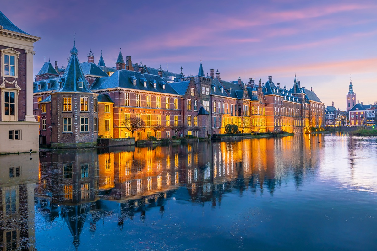 Binnenhof in The Hague symbolizing Public Sector IT